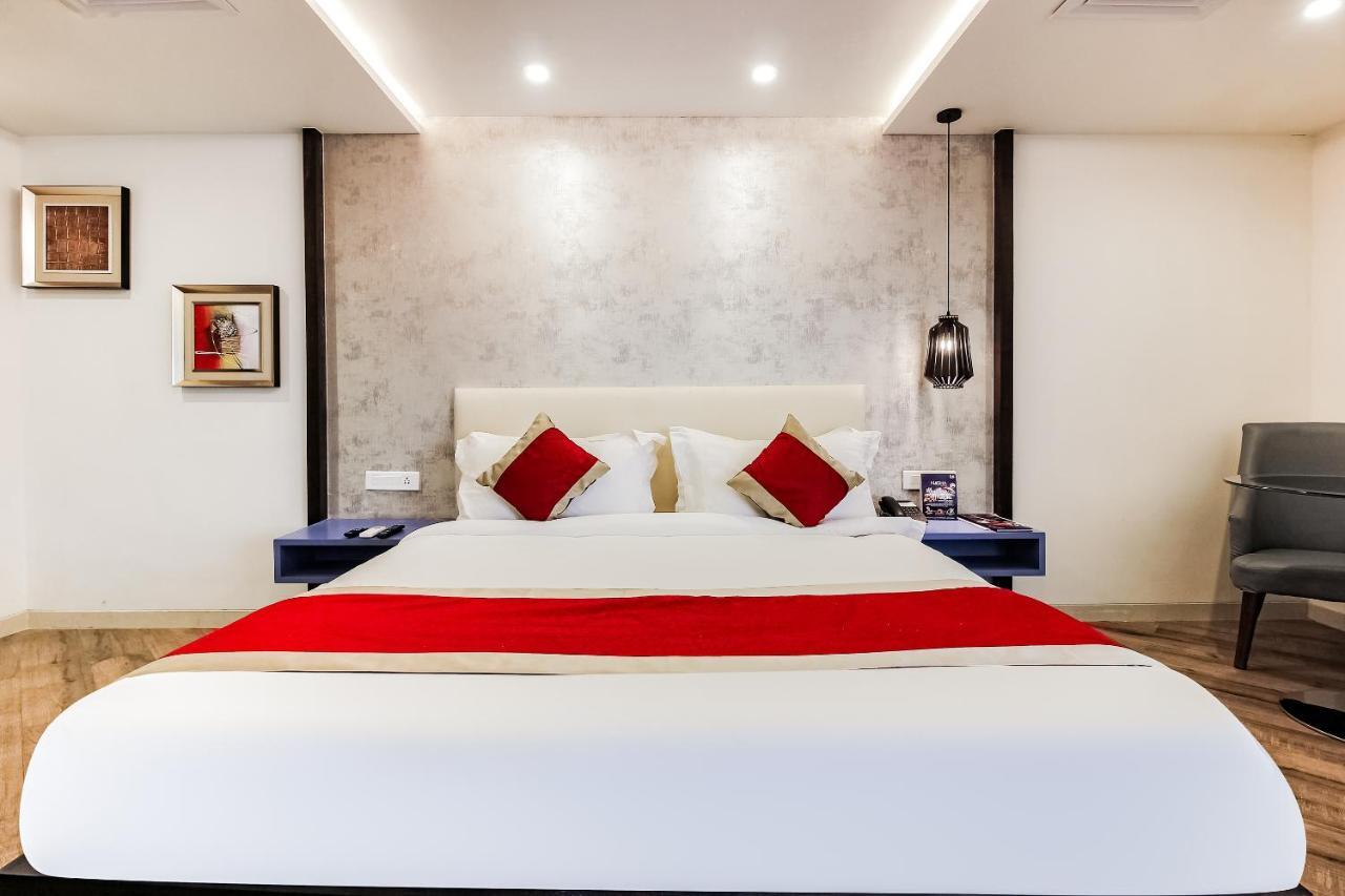 Palette - Hotel Kass Khapri Bagian luar foto